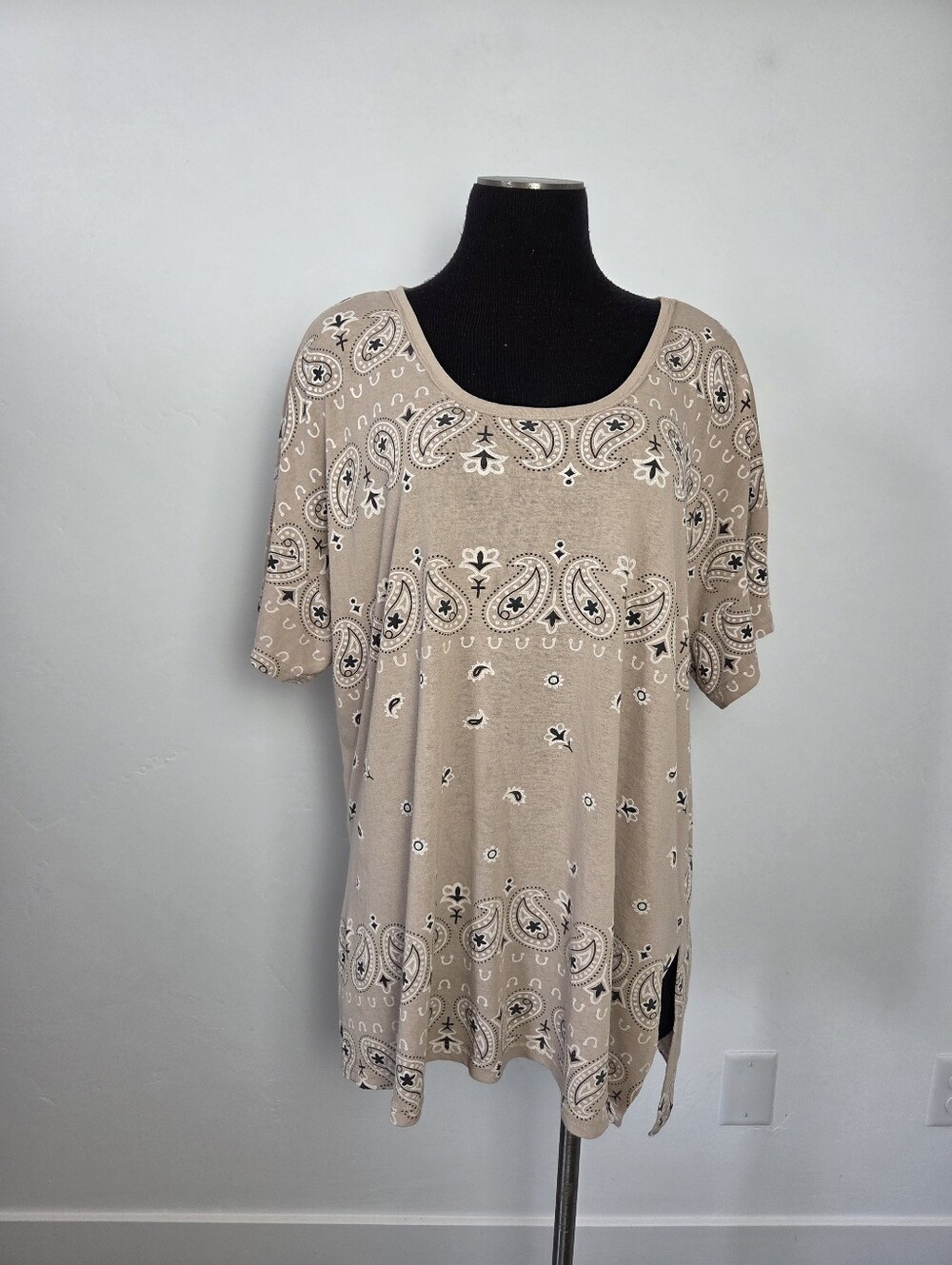 Blue B Collection Bandana Paisley Print Tee Shirt Tunic Top Tan Brown Western M